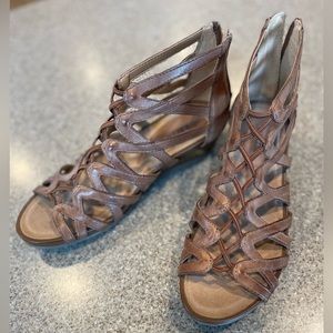 Earth June Almond Soft Leather Low Wedge Sandal